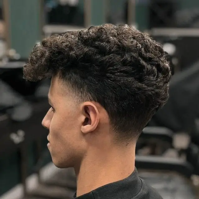 Curly top fade w Boske Barber Rzeszów
