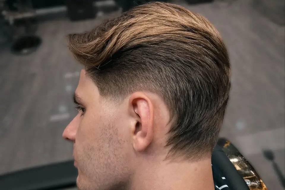 Jak myć i suszyć męskie włosy, żeby fryzura po barberze dłużej trzymała formę