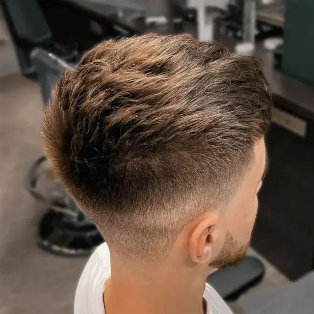 Fade rubio vista trasera en Boske Barber Rzeszów
